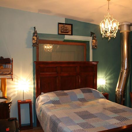 L'Oasis Du Pirate Bed & Breakfast Lévis Екстериор снимка