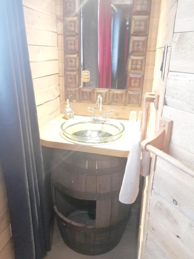 L'Oasis Du Pirate Bed & Breakfast Lévis Екстериор снимка