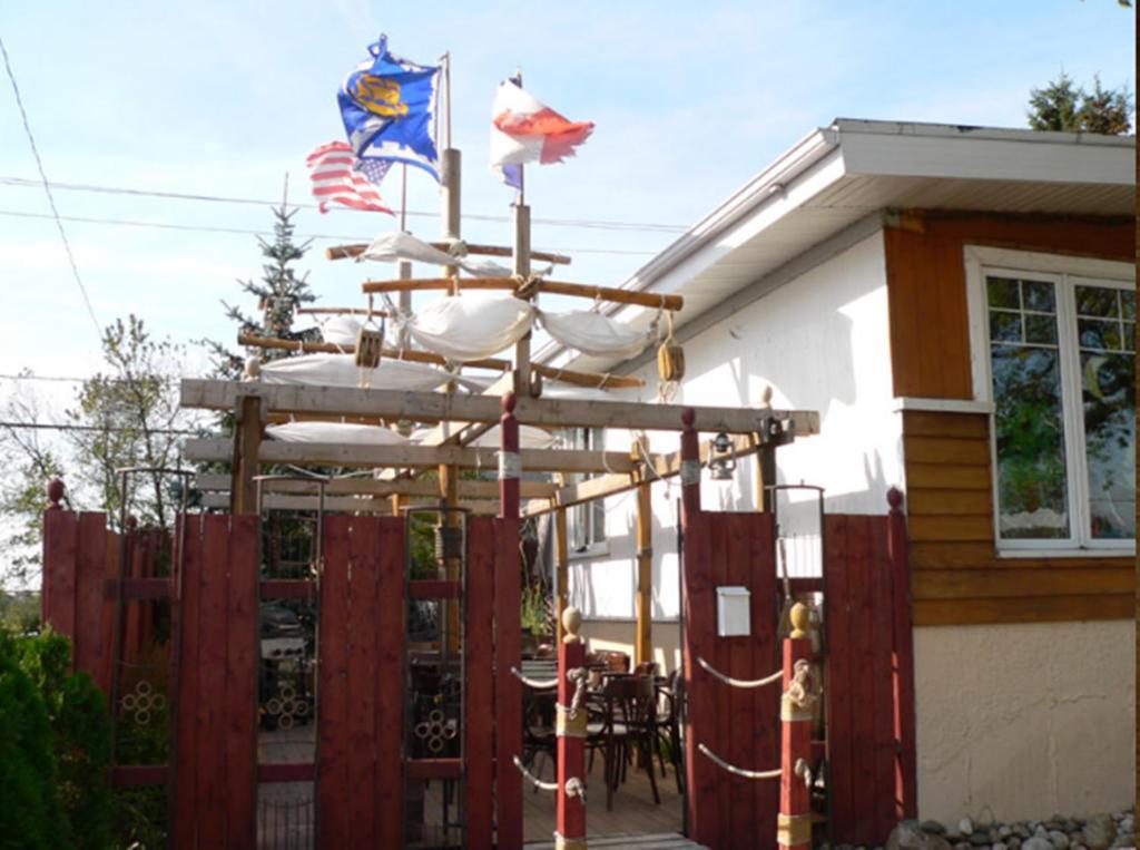L'Oasis Du Pirate Bed & Breakfast Lévis Екстериор снимка
